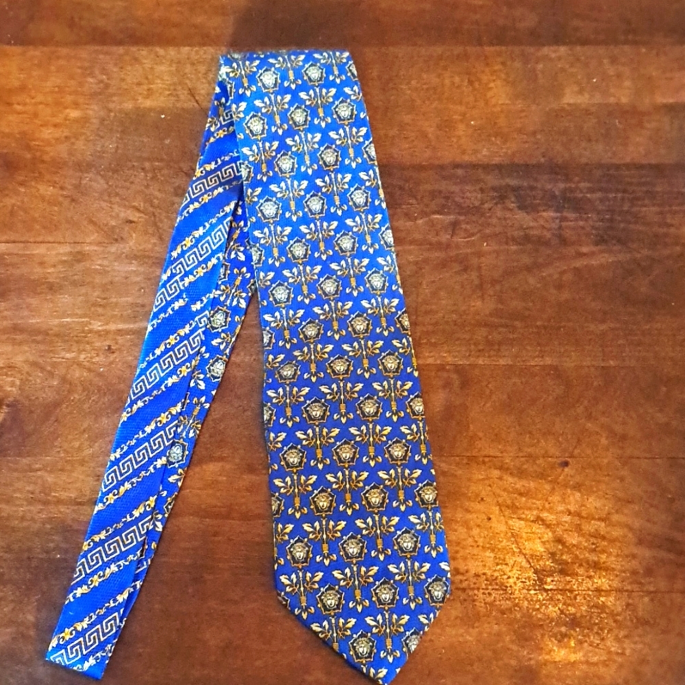 Vintage Medusa Gianni Versace Blue And Gold Tie